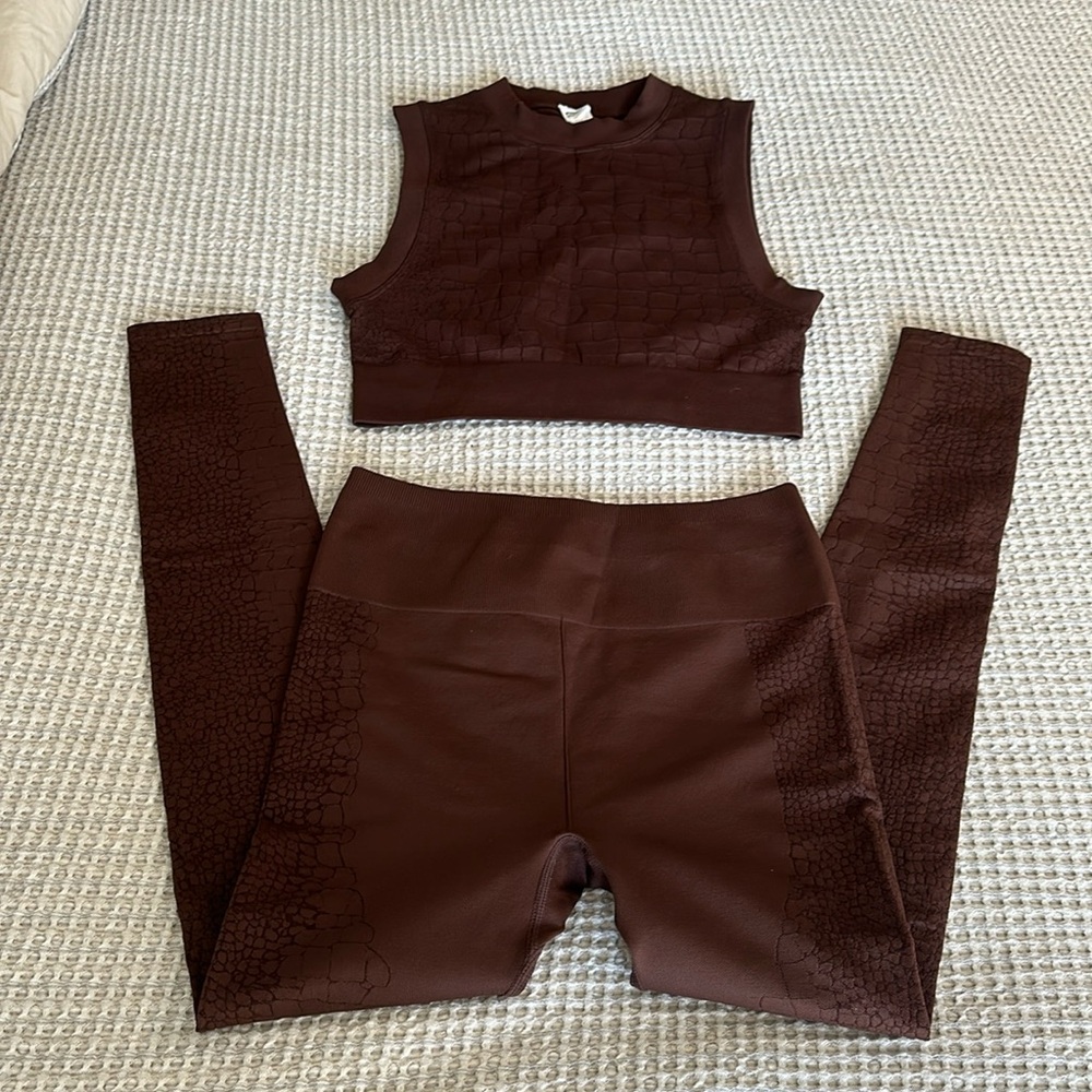 Fabletics crop top and leggings set